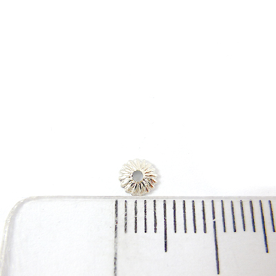 銅鍍正白K色鋸齒圓貝形花帽-4mm