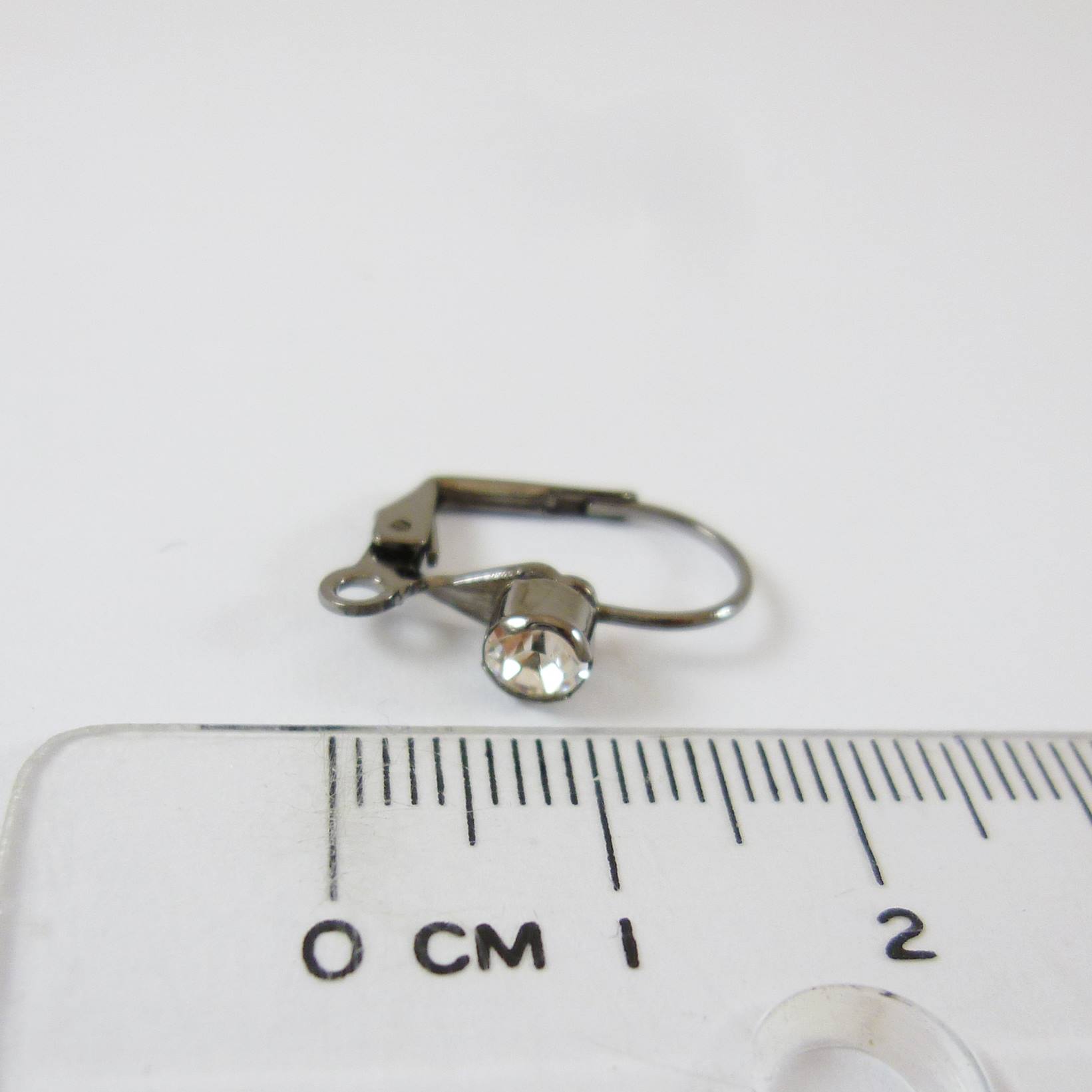 銅鍍黑金色貝殼形單鑽耳環