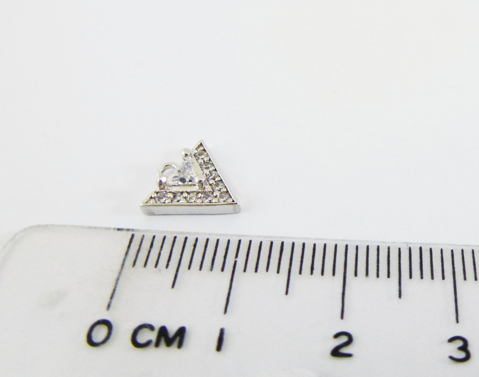 銅鍍正白k色單孔鑲鑽三角形-10MM