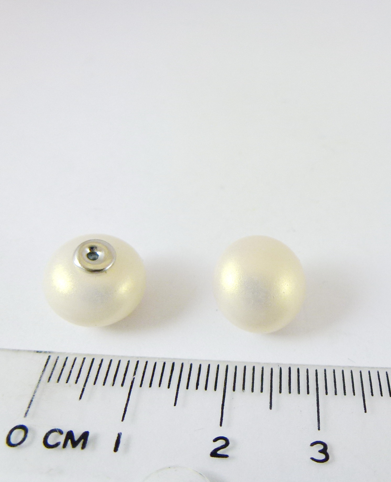 10MM銅鍍正白K色圓扁珍珠耳針後扣-珠光米白