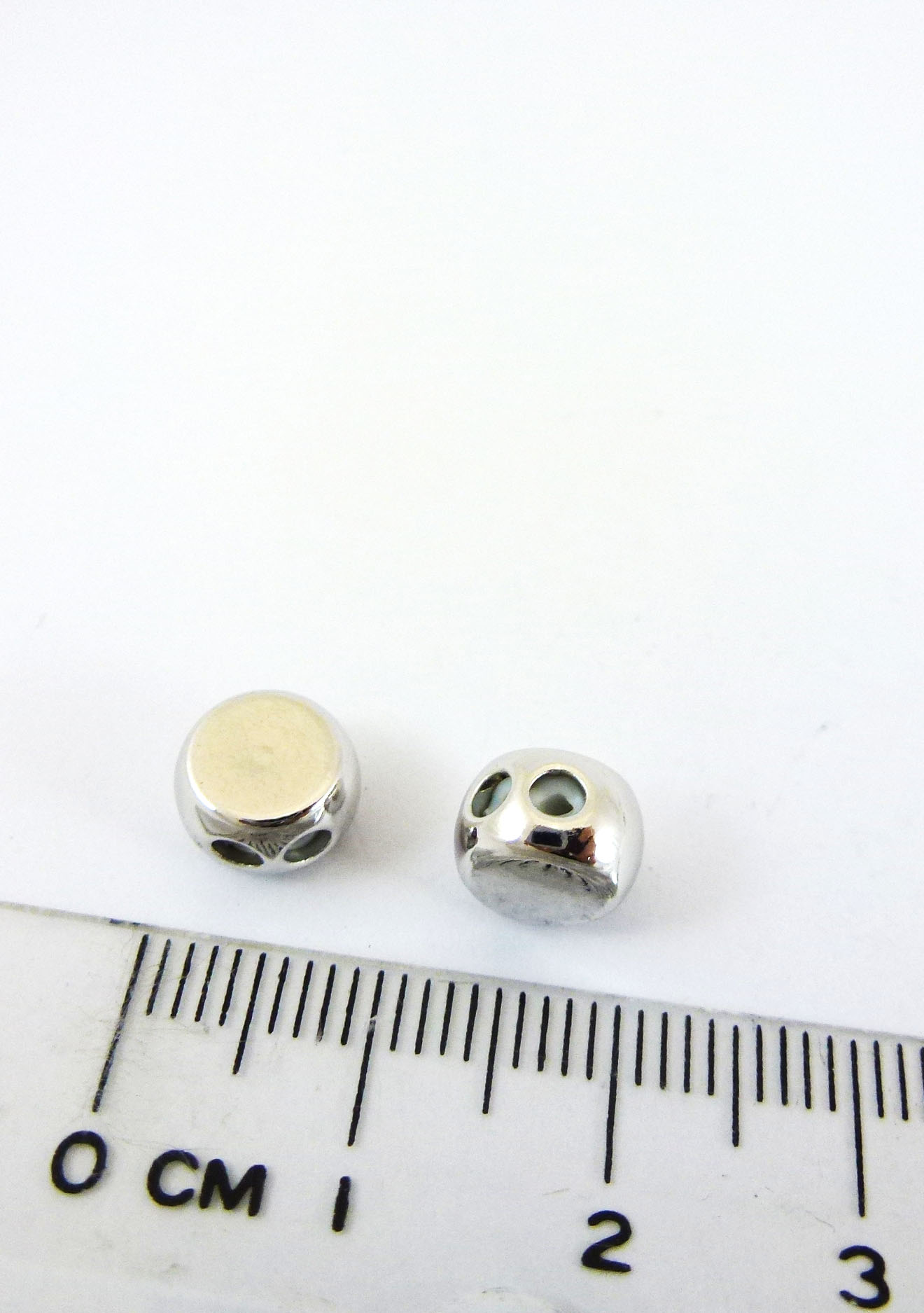 8MM銅鍍正白K雙孔圓形矽膠擋珠