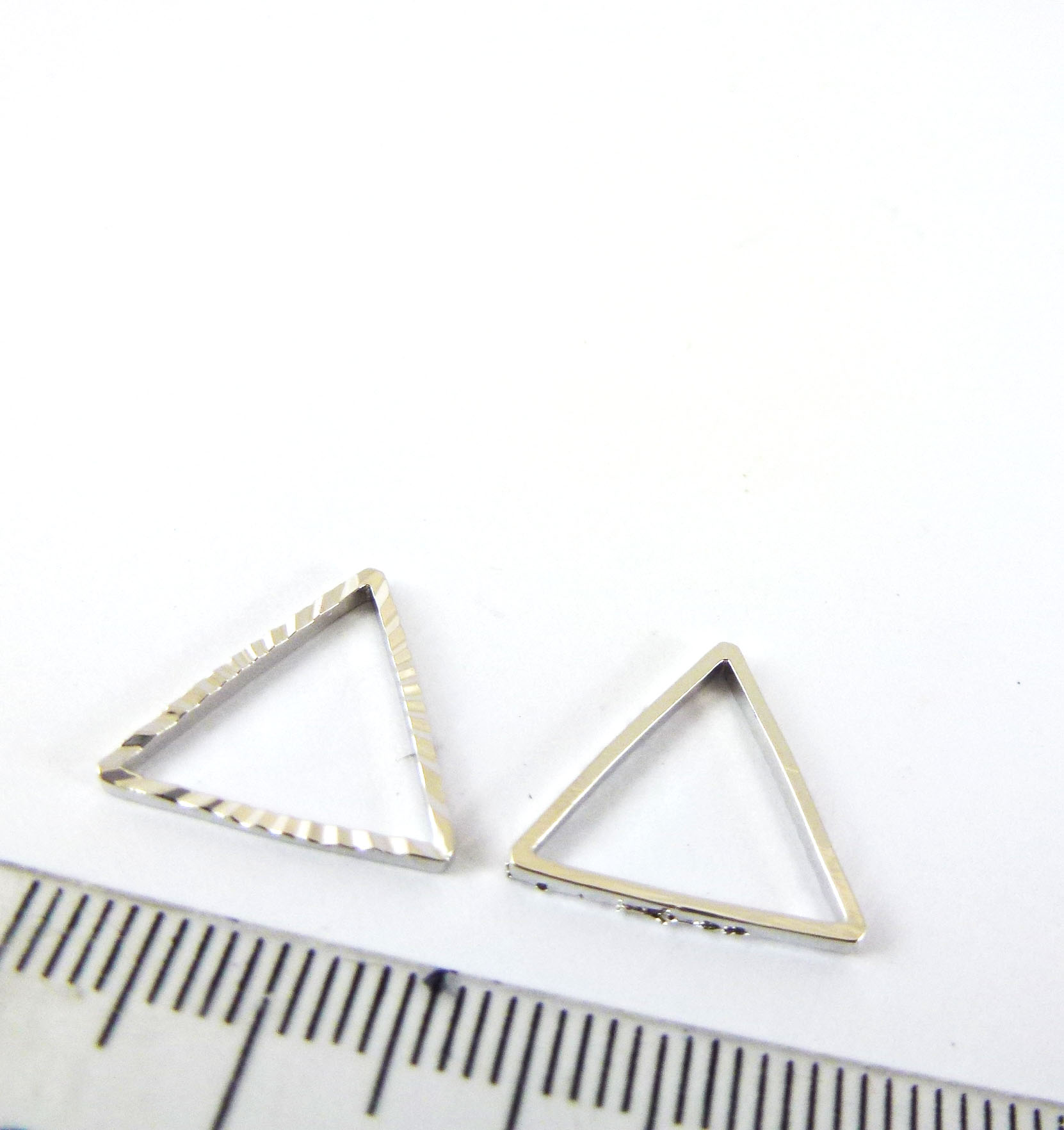 15mm銅鍍正白K雕刻三角形框