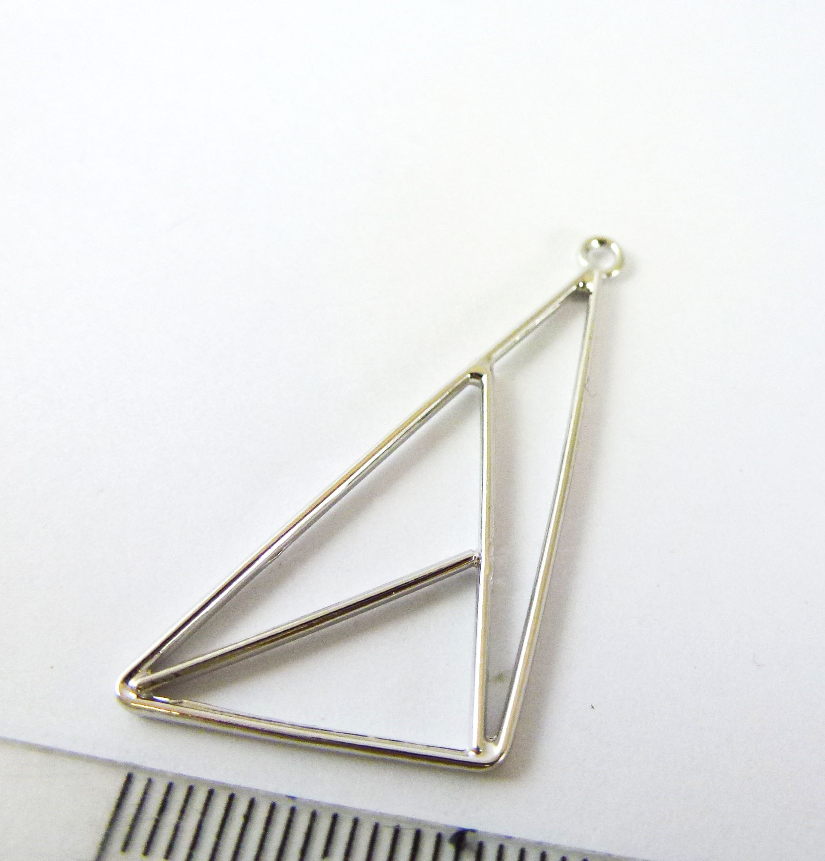 39mm合金鍍正白K單孔三角形