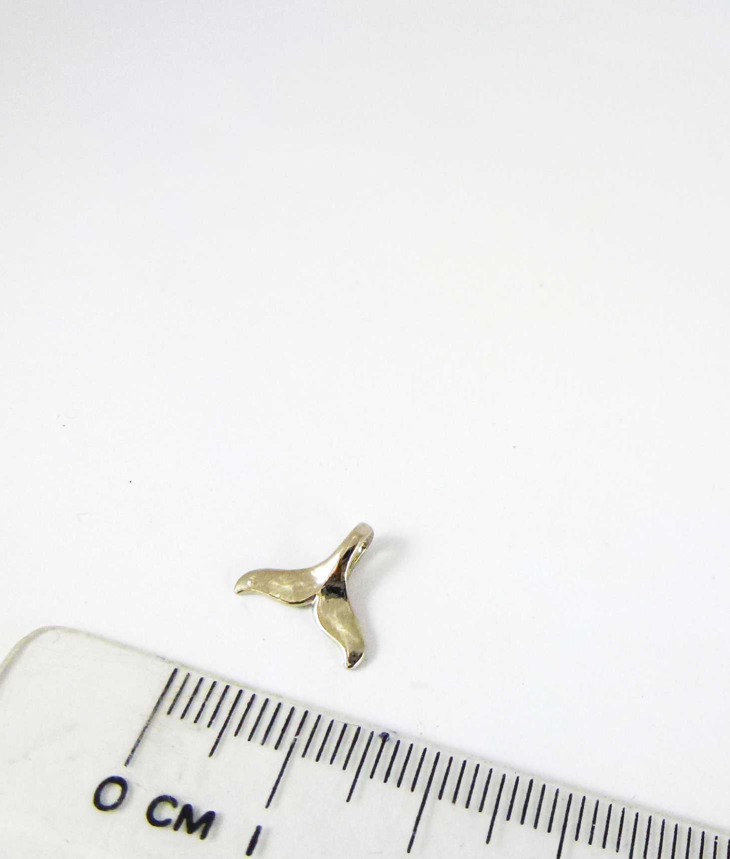 12mm銅鍍白k橫洞魚尾巴