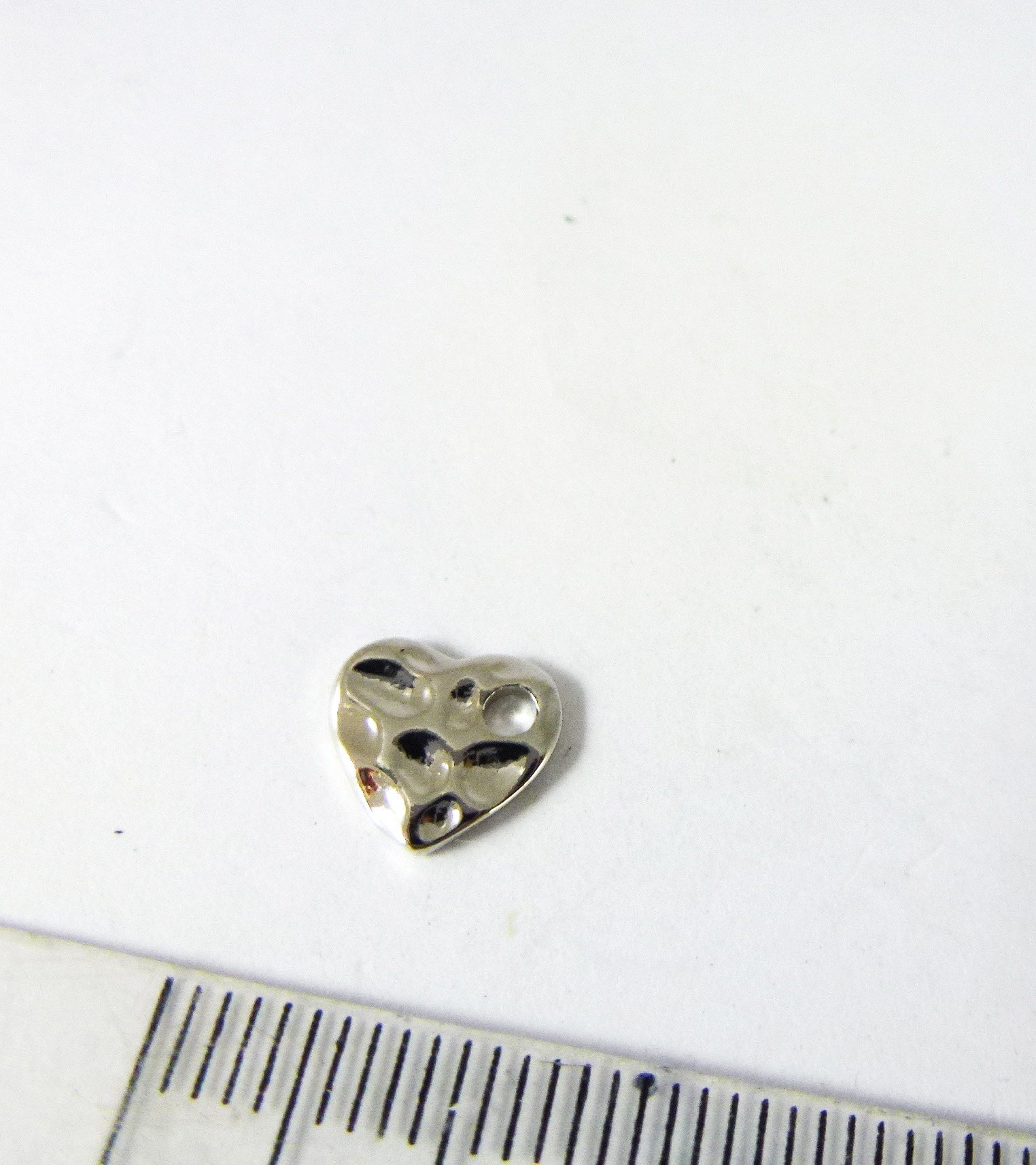 8mm銅鍍白K側孔心形片