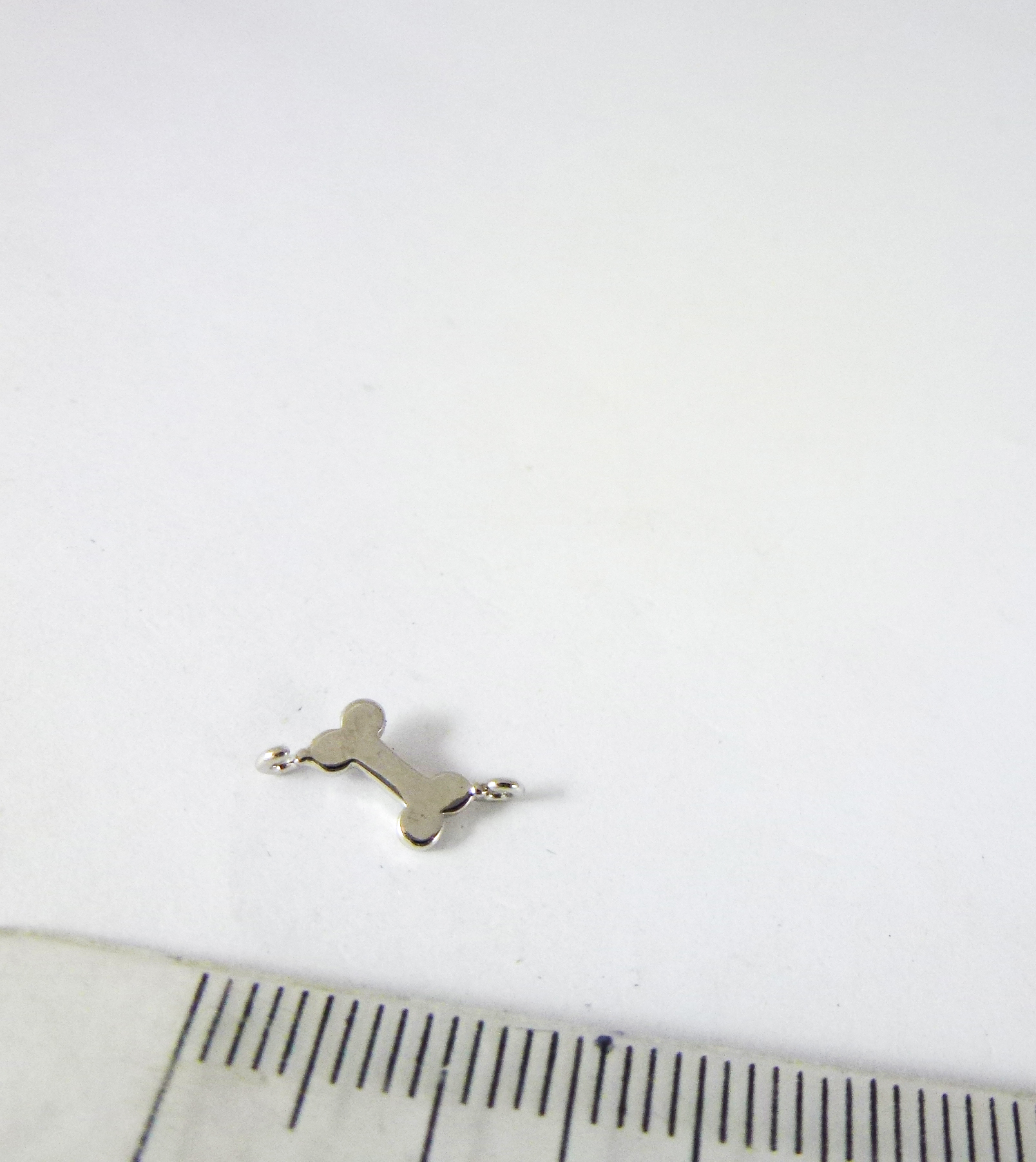 7mm銅鍍白K雙孔狗骨頭