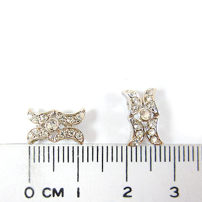 正白k四孔四彎月鑲鑽(小)