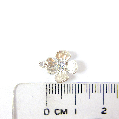 銅鍍霧銀色雙孔四辦花鑲單鑽