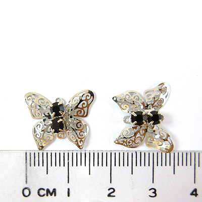 正白K色雙孔鏤空蝴蝶鑲四鑽-黑色