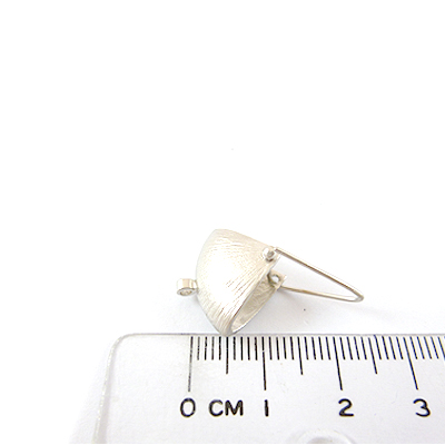 銅鍍霧銀色倒三角形附珠針夾頭