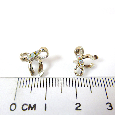 正白K色背孔蝴蝶結鑲鑽