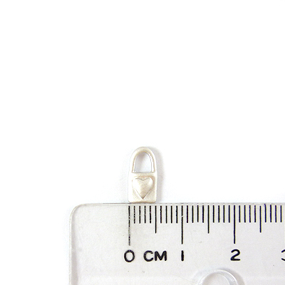 霧銀浮凸心形鎖頭