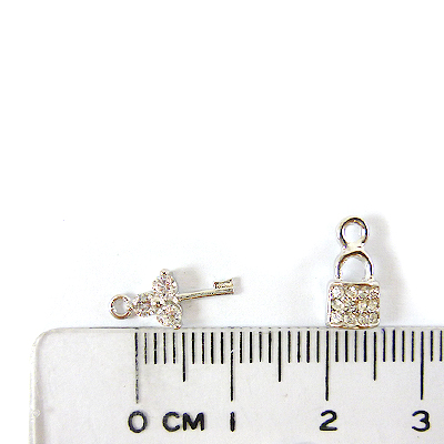 正白K色鑲鑽單孔三花鑰匙+單孔鎖頭