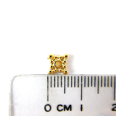 銅鍍金色中洞點紋菱形