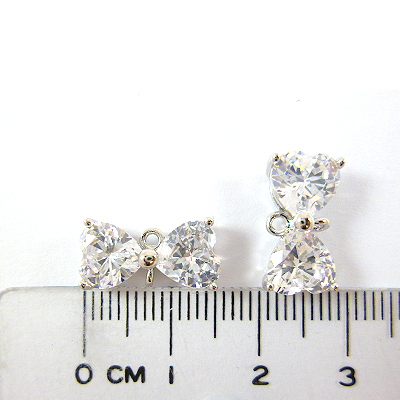 銅鍍正白K色雙孔蝴蝶結鑲心型皓石-白色