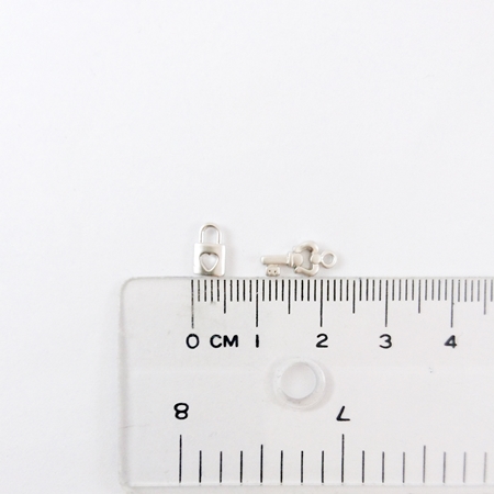 銅鍍霧銀色鏤空心形鎖匙