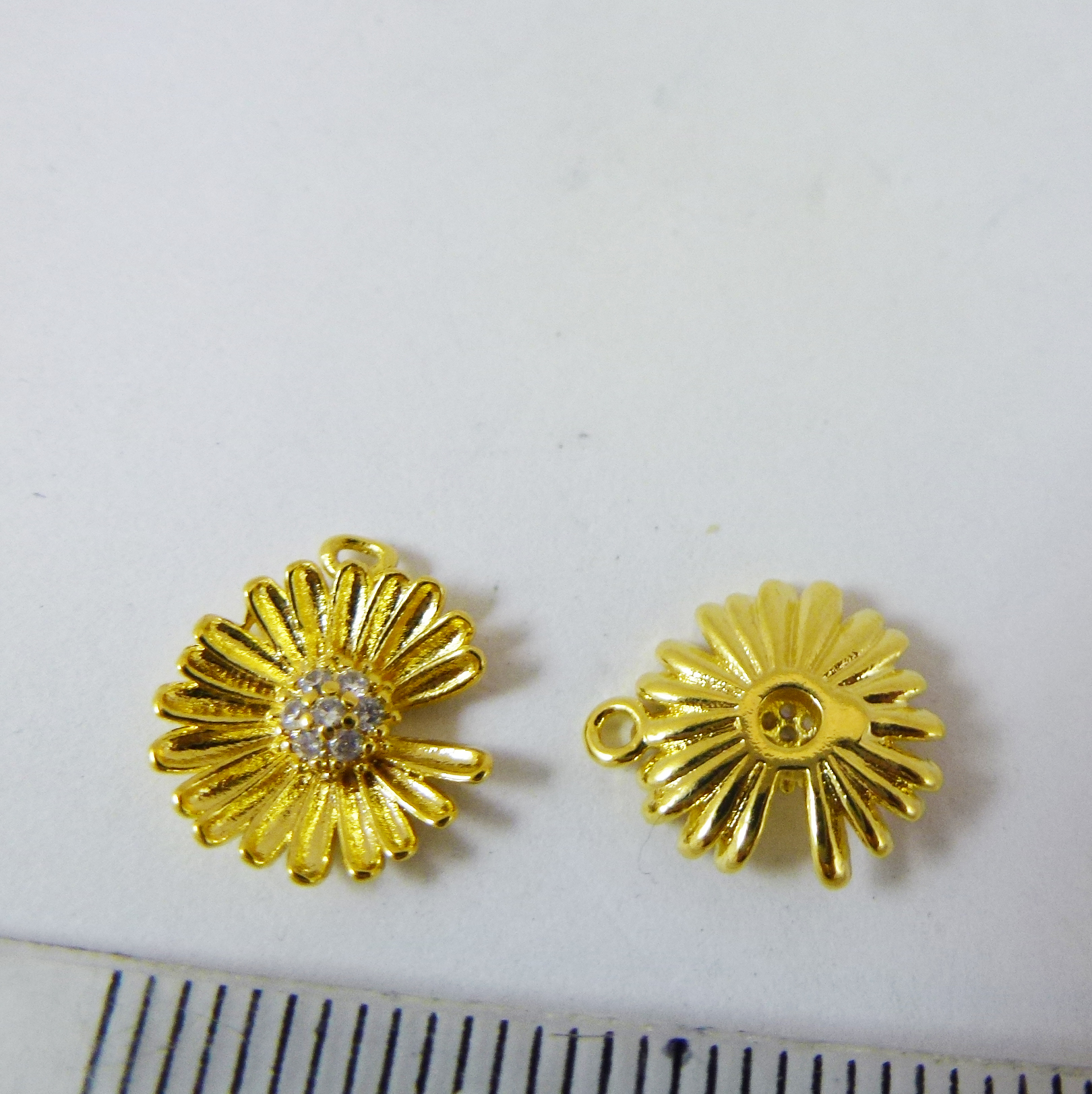 10MM銅鍍金單孔鑲鑽缺葉雛菊