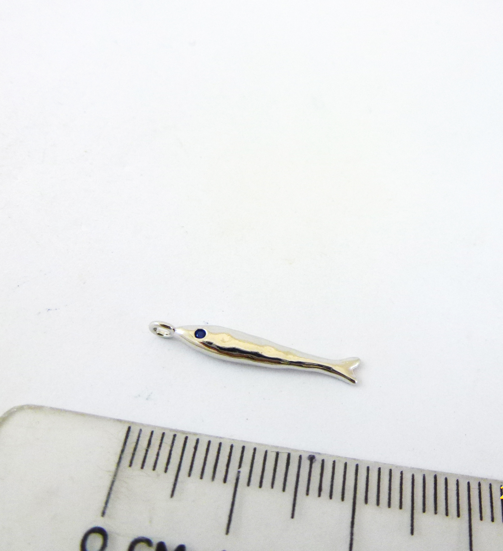 18mm銅鍍白K單孔細長魚