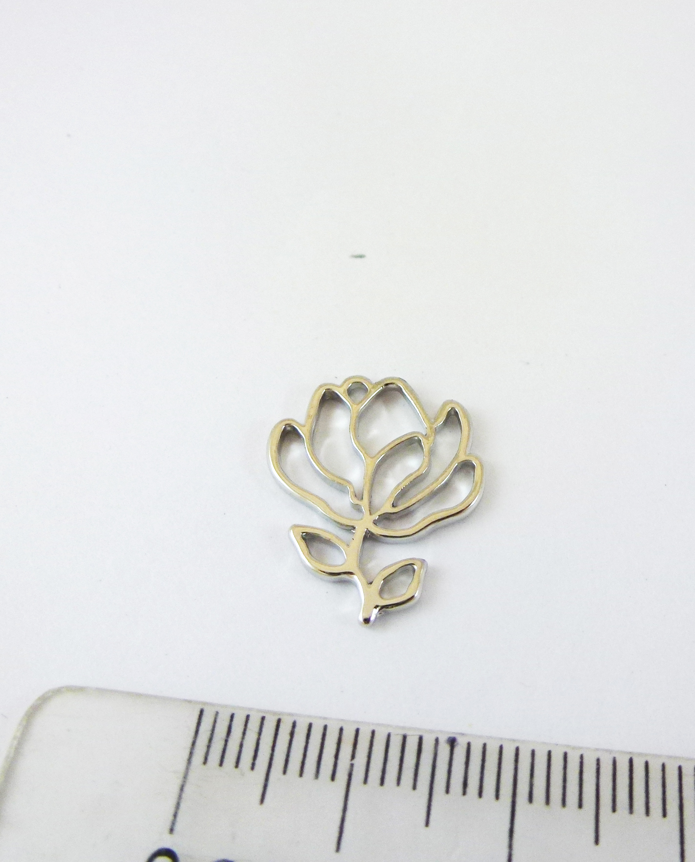 20MM合金鍍白K單孔鏤空玉蘭花