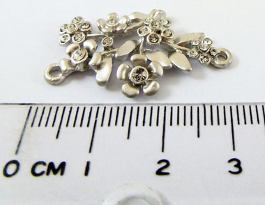 銅鍍霧銀色雙孔鑲鑽花朵