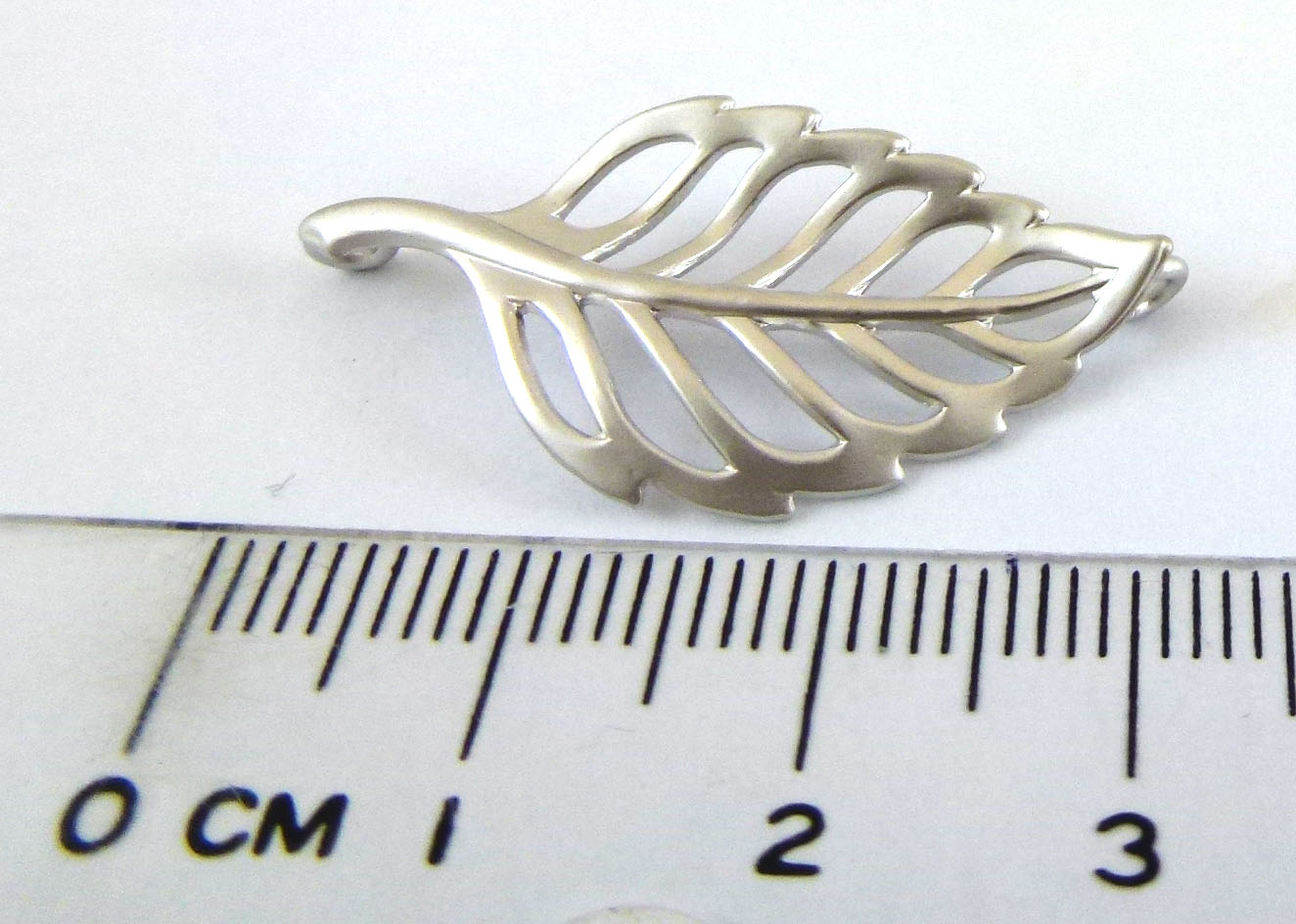 銅鍍霧銀色雙孔鋸齒葉