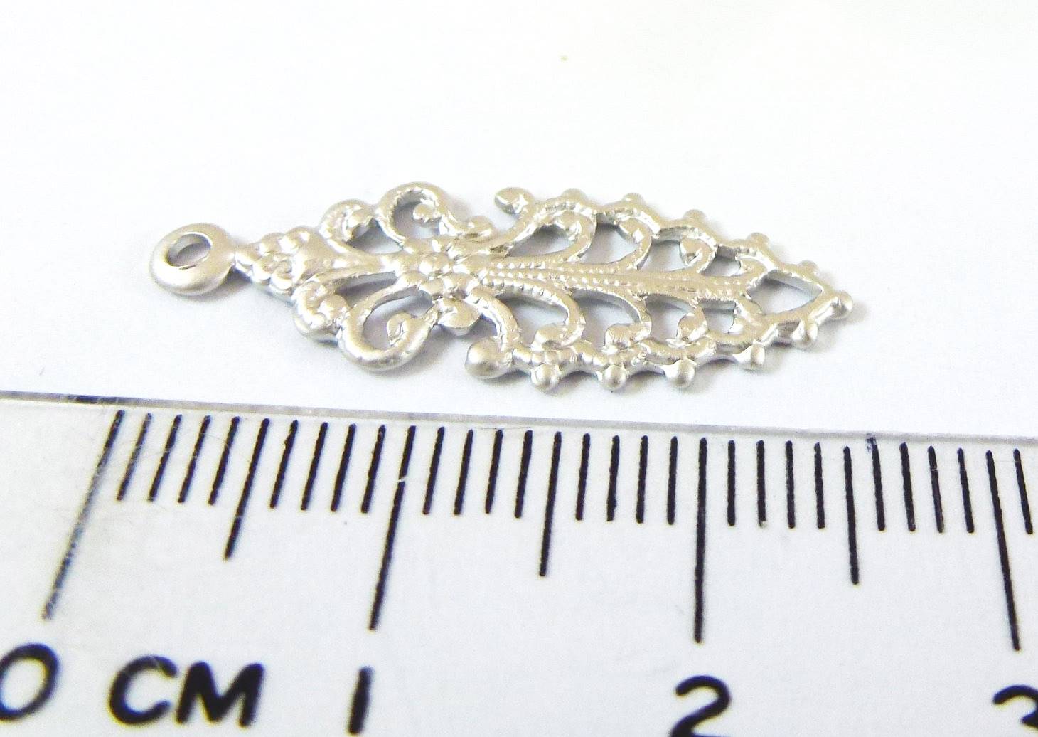 銅鍍霧銀色單孔花飾紋匕首