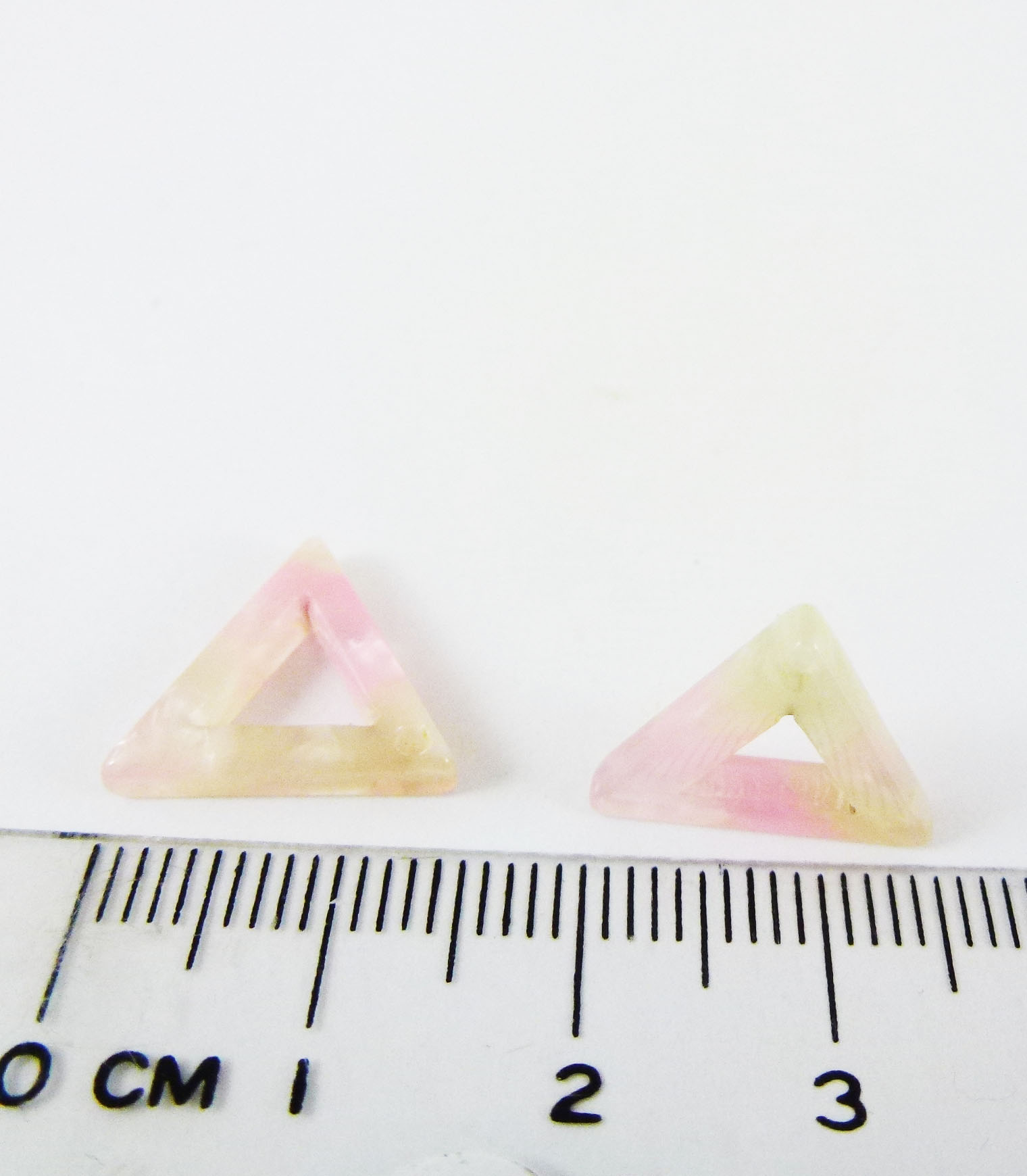 15MM單孔壓克力正三角形-大理石粉白