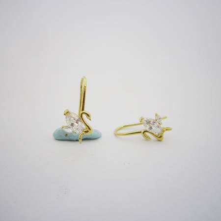 純銀鍍金色天鵝鑲馬眼鑽耳鉤