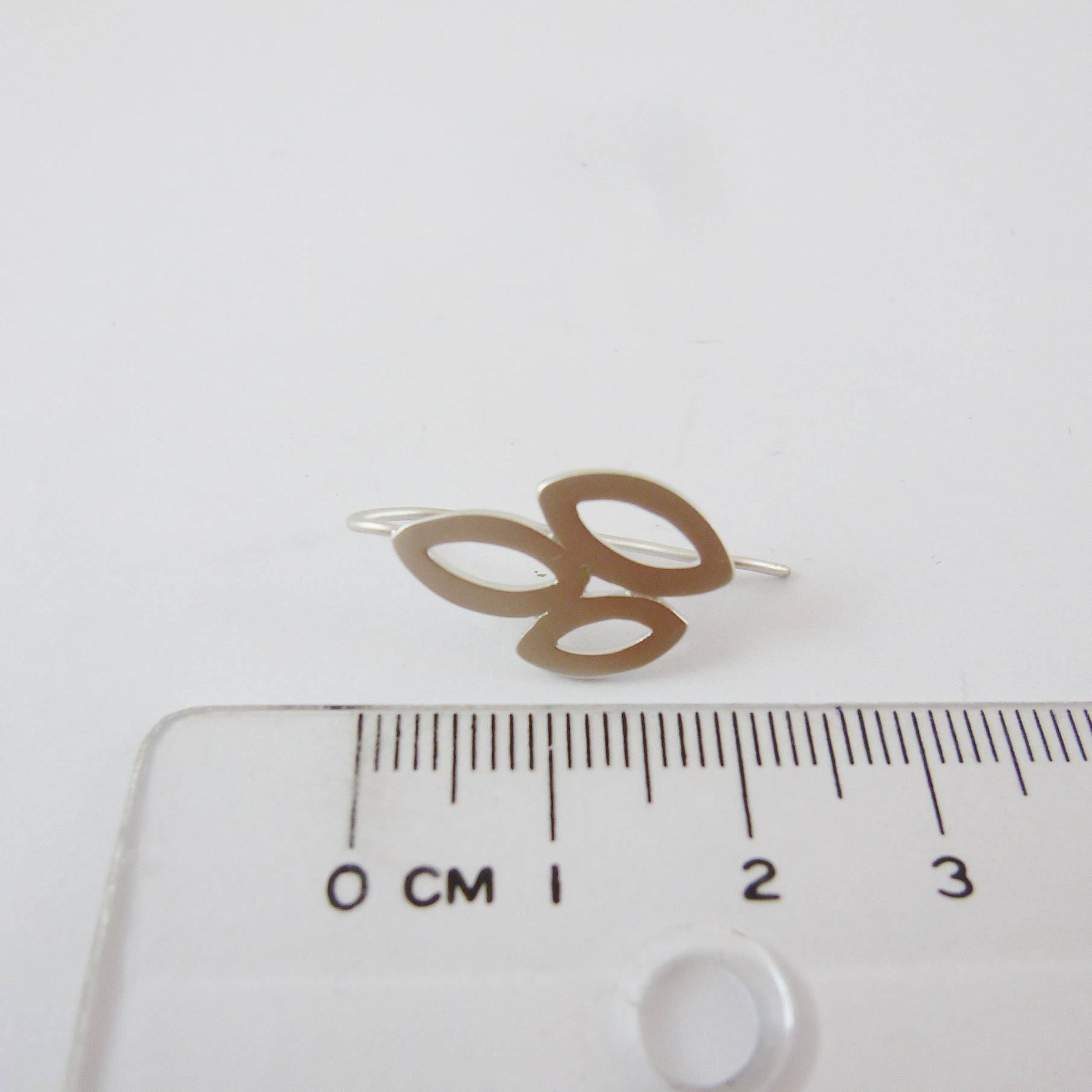 銅鍍霧銀色中空三葉形耳鉤