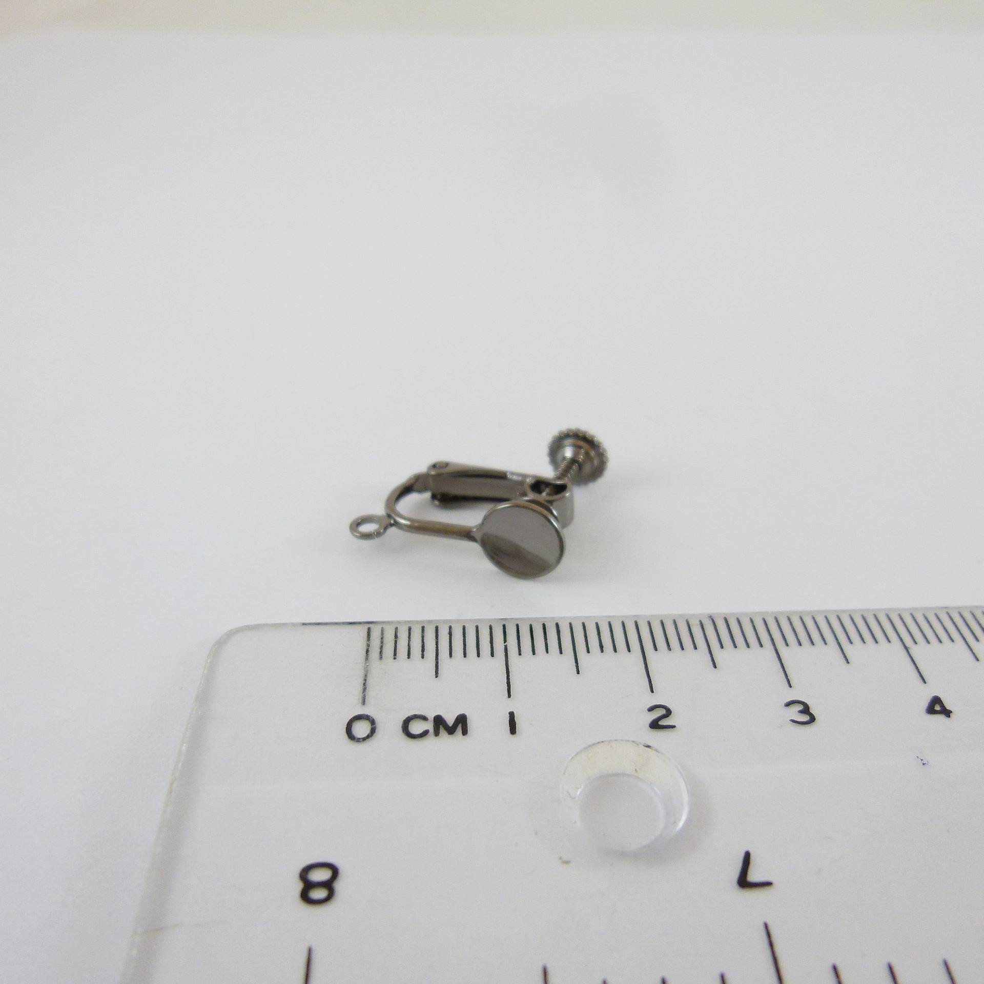 銅鍍黑金色圓微凹盤彈簧耳夾