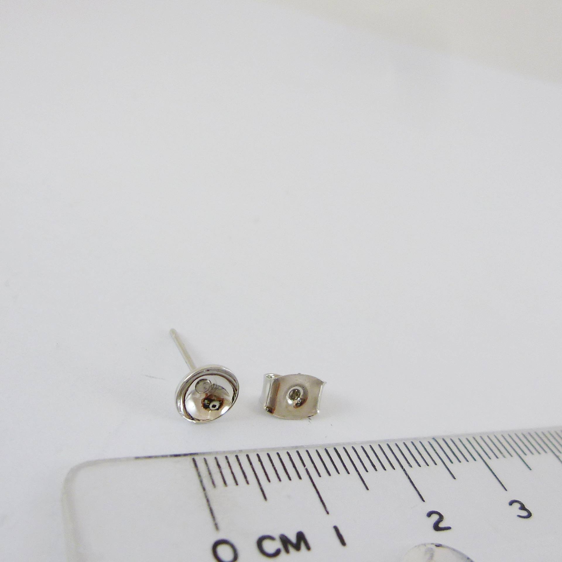 銅鍍白K色圓凹盤耳針6mm