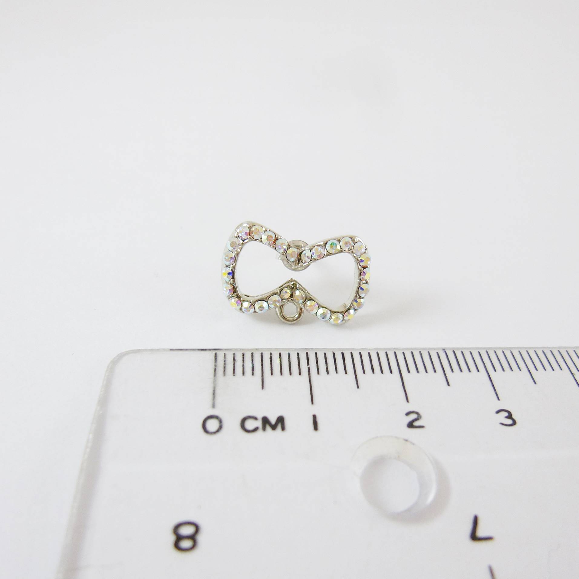 純銀針正白K色中空蝴蝶結