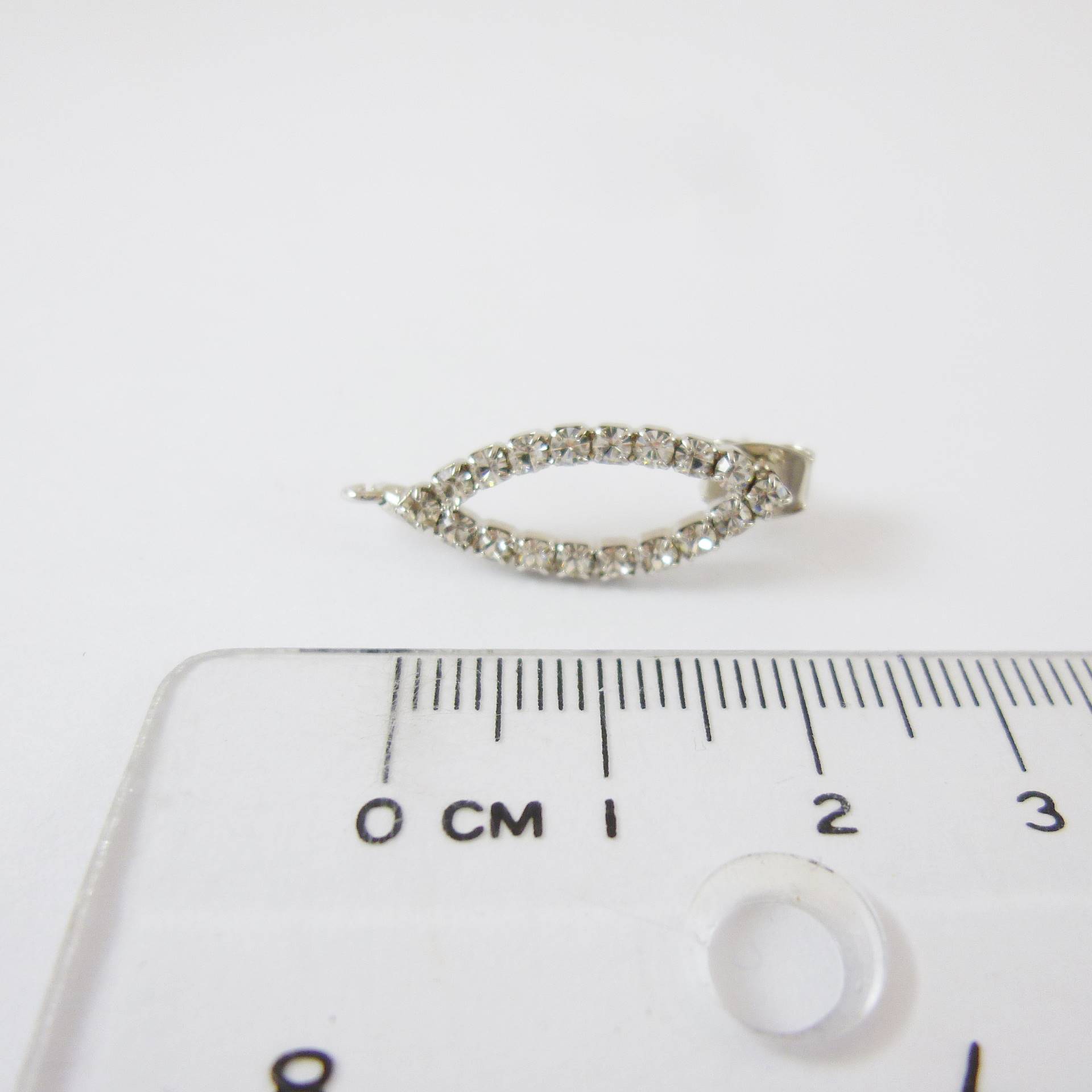 正白K色尖葉扭形鑲鑽純銀耳針-20mm