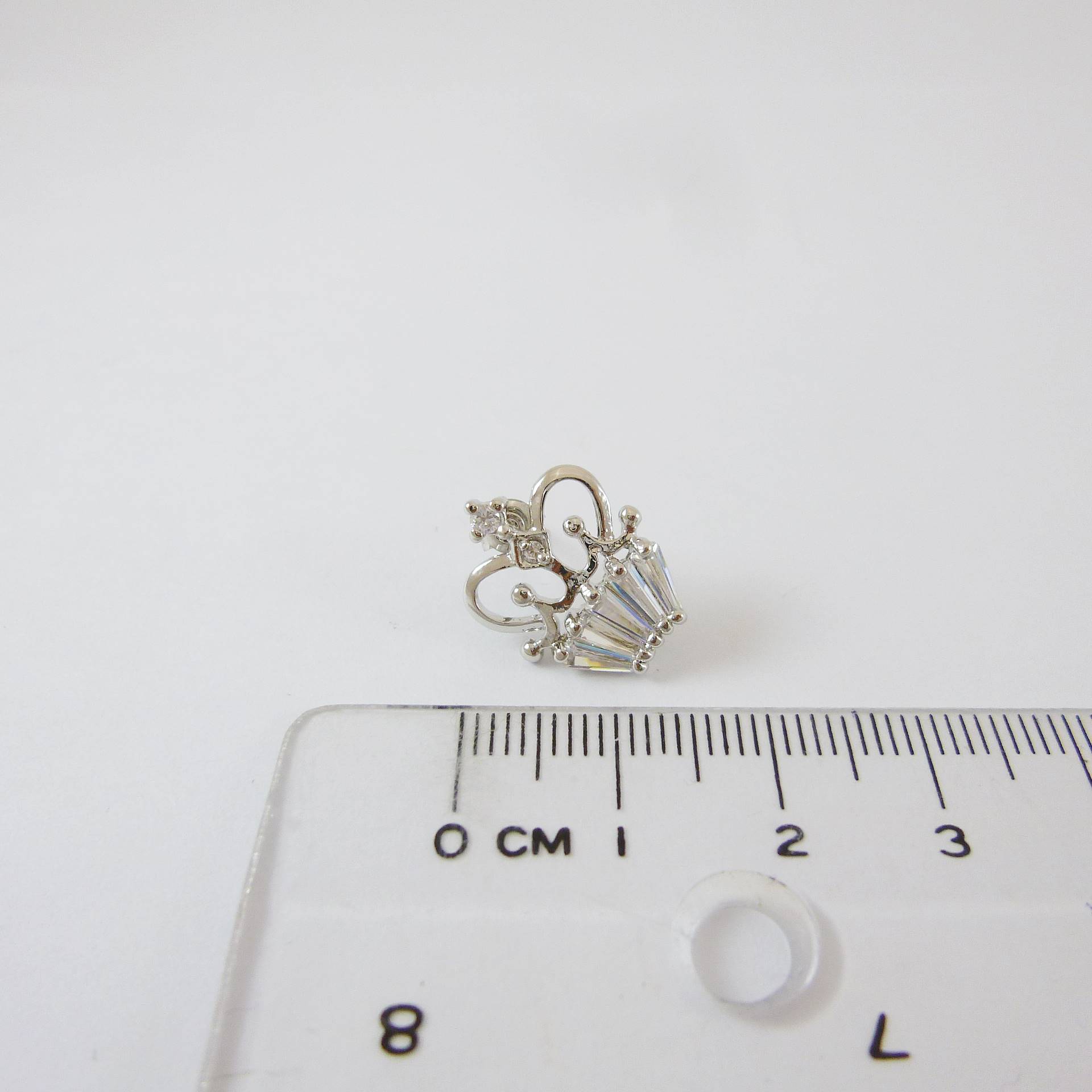 正白K色皇冠鑲T鑽純銀耳針