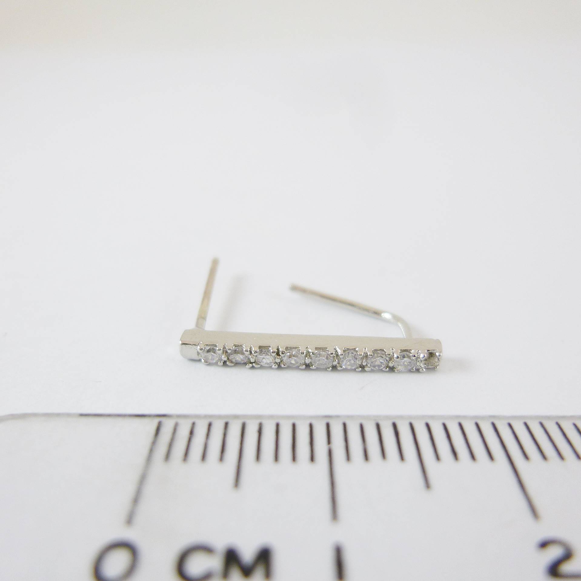 正白K色一字鑲鑽純銀耳針