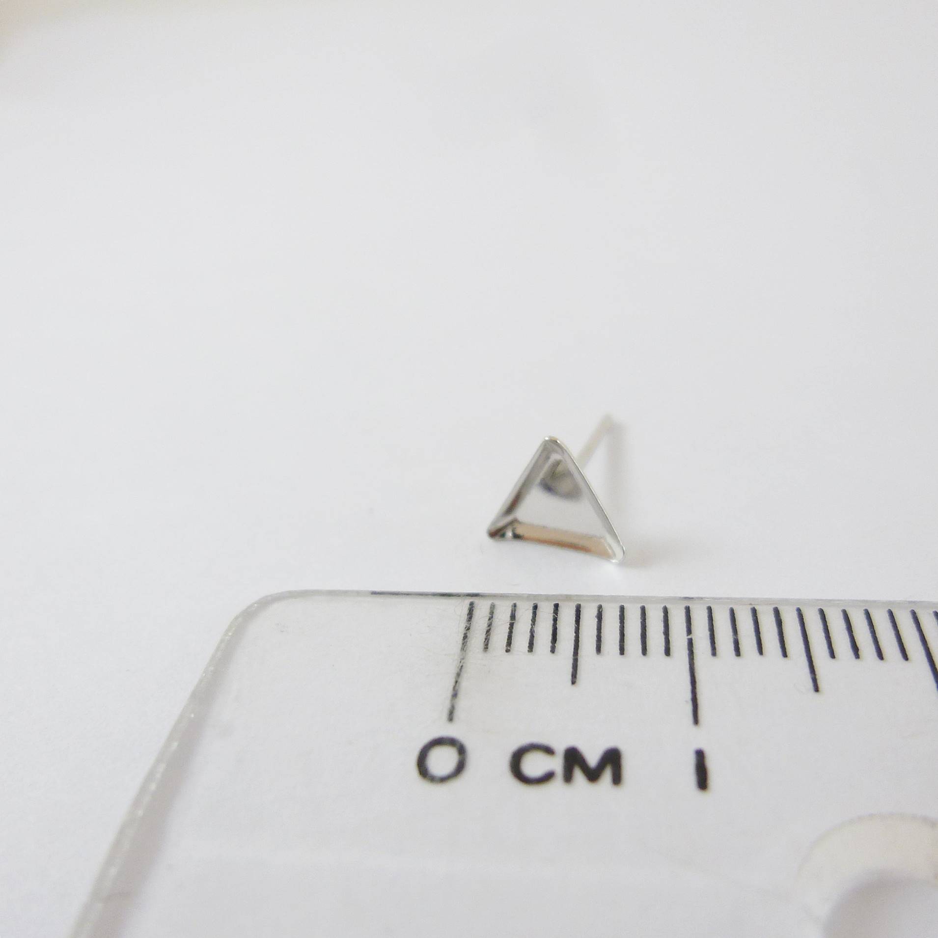 銅鍍正白K色三角形底座純銀耳針-7mm