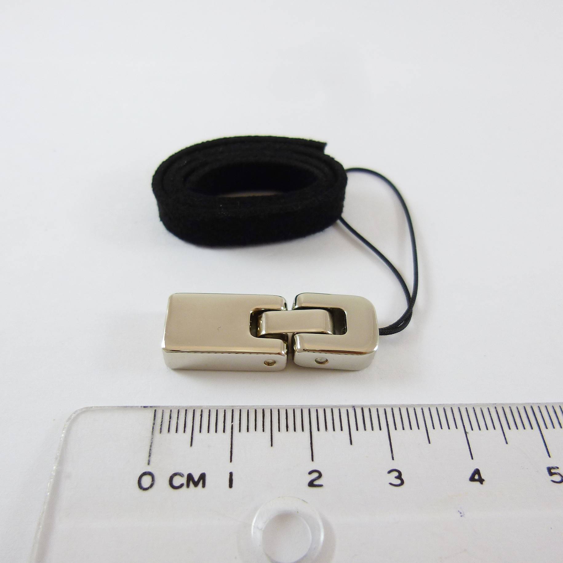 銅鍍正白K色絨布手機吊繩-黑色