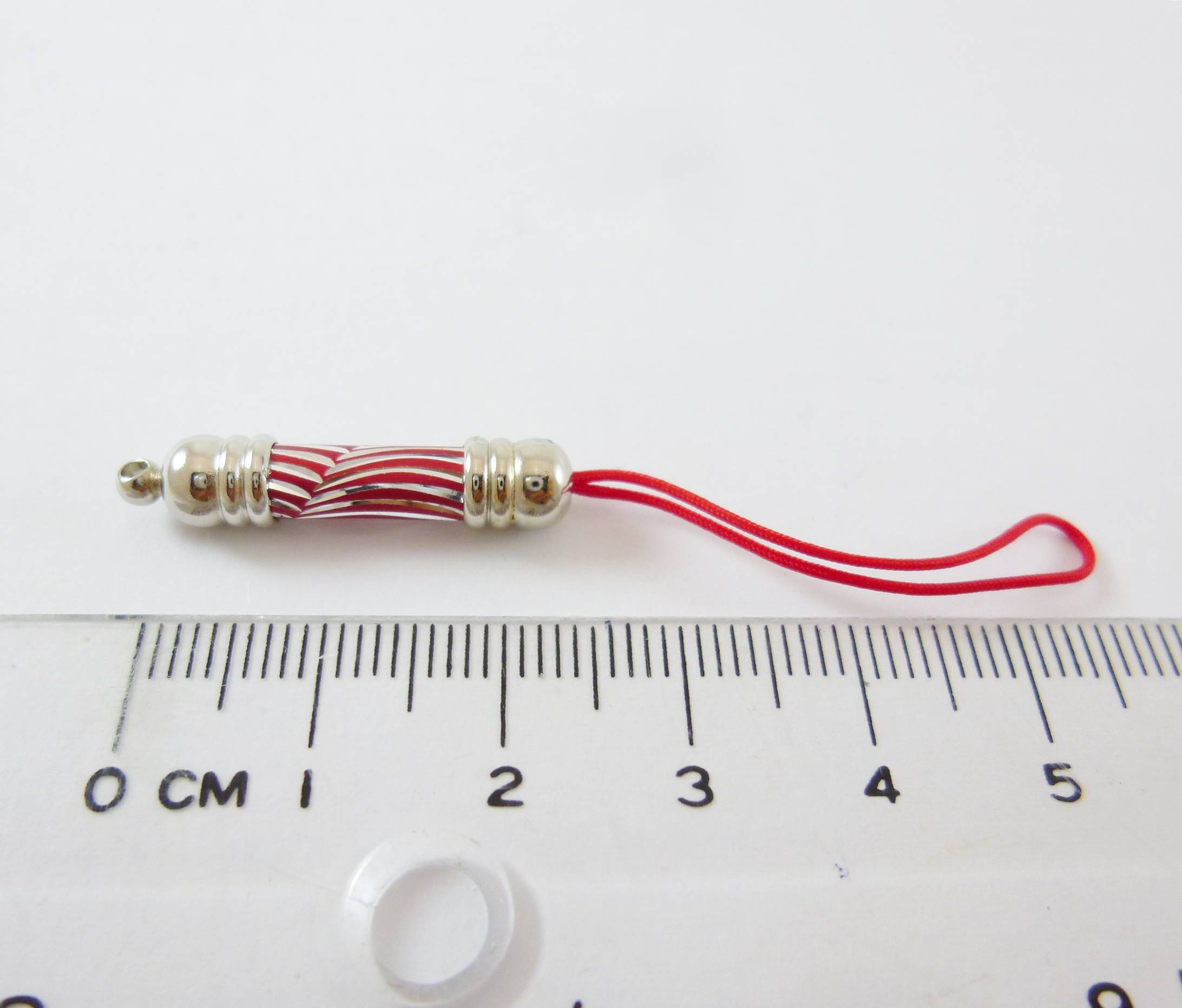 銅鍍正白K色圓柱雕刻吊繩-紅色