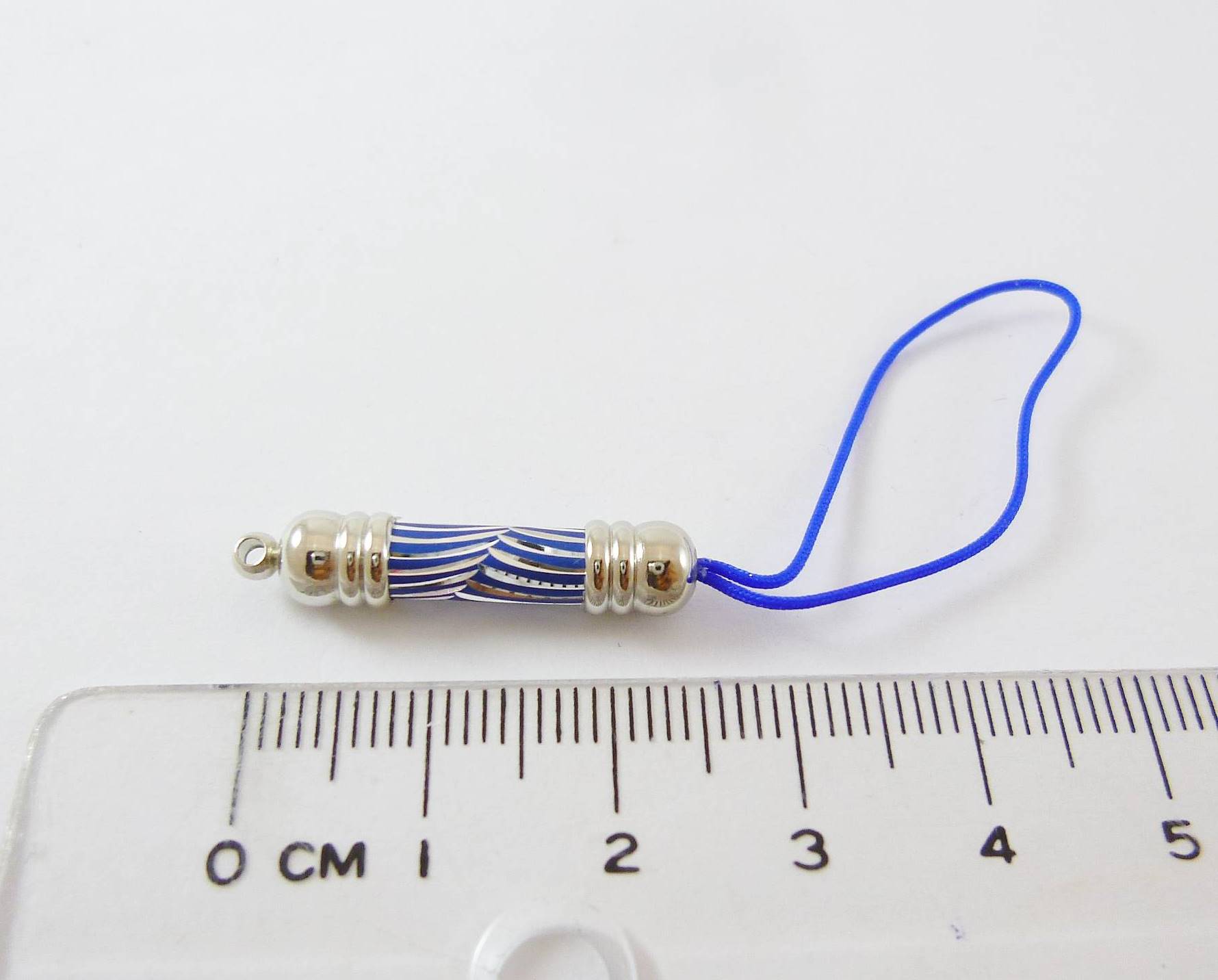 銅鍍正白K色圓柱雕刻吊繩-筆藍