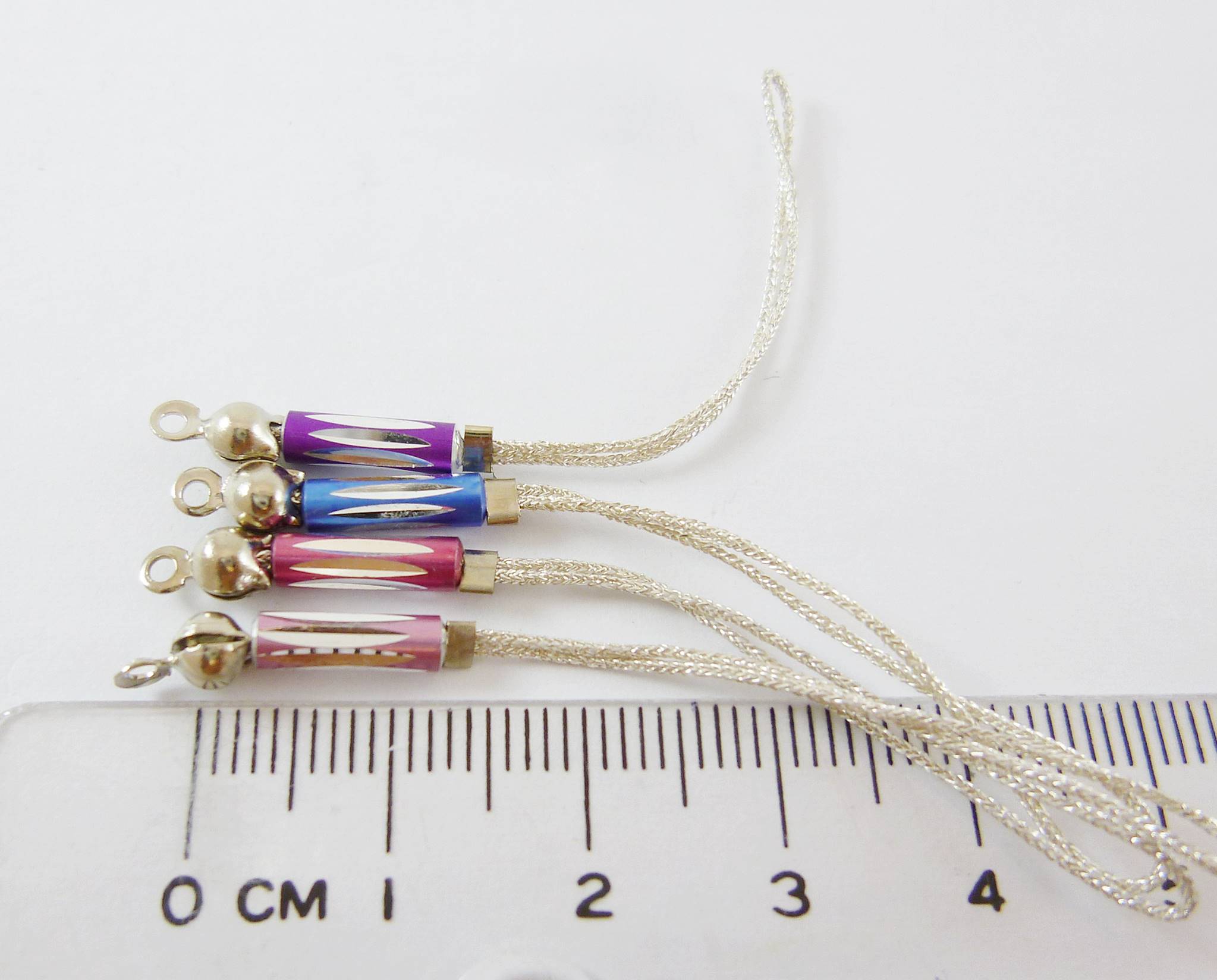 銅鍍正白K色圓柱雕刻吊繩-綜合