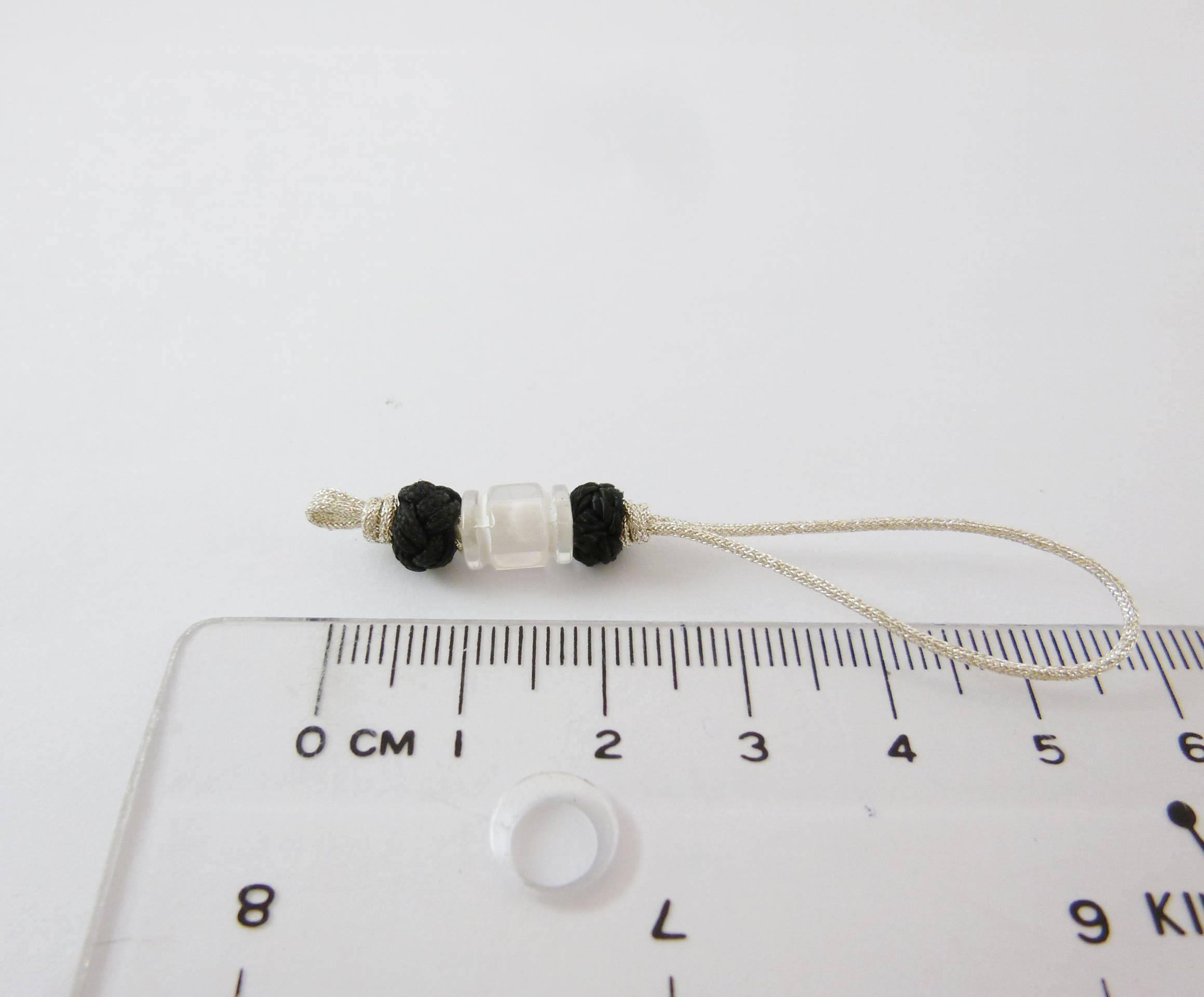 銀線隔珠雙鈕釦結吊繩-黑色