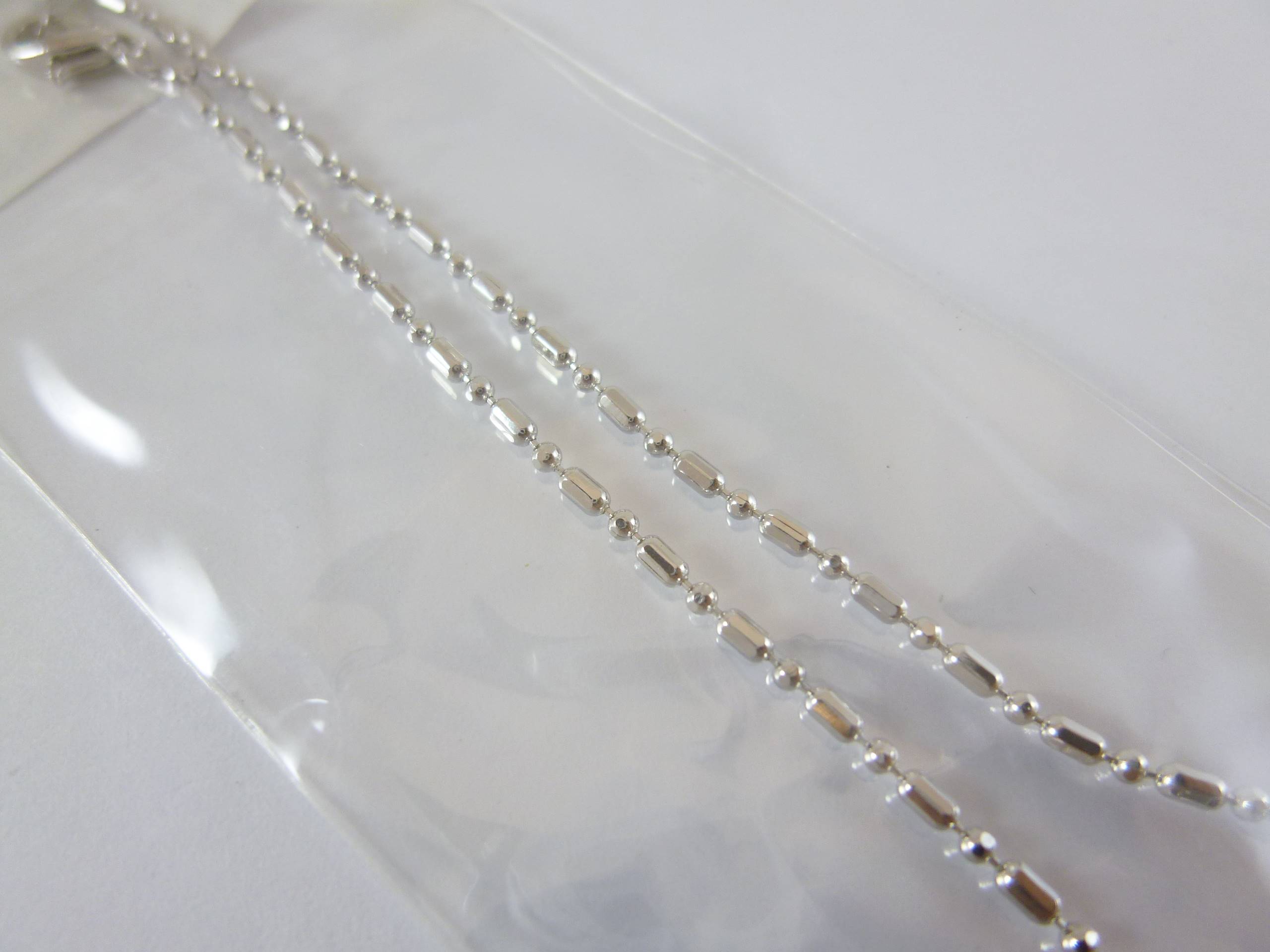 16吋白K短柱圓球項鍊