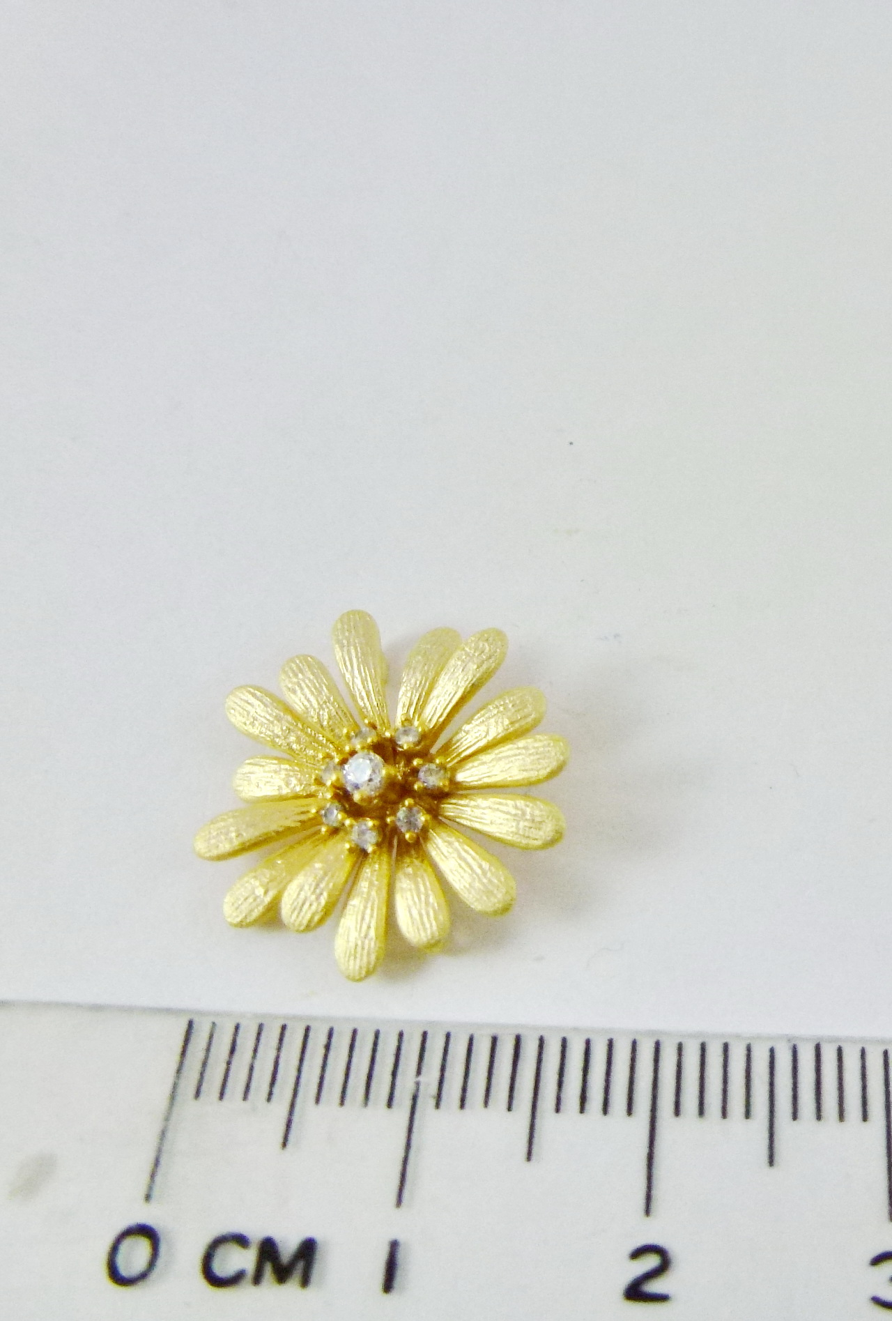 銅鍍霧金色雙孔鑲鑽瑪格麗特