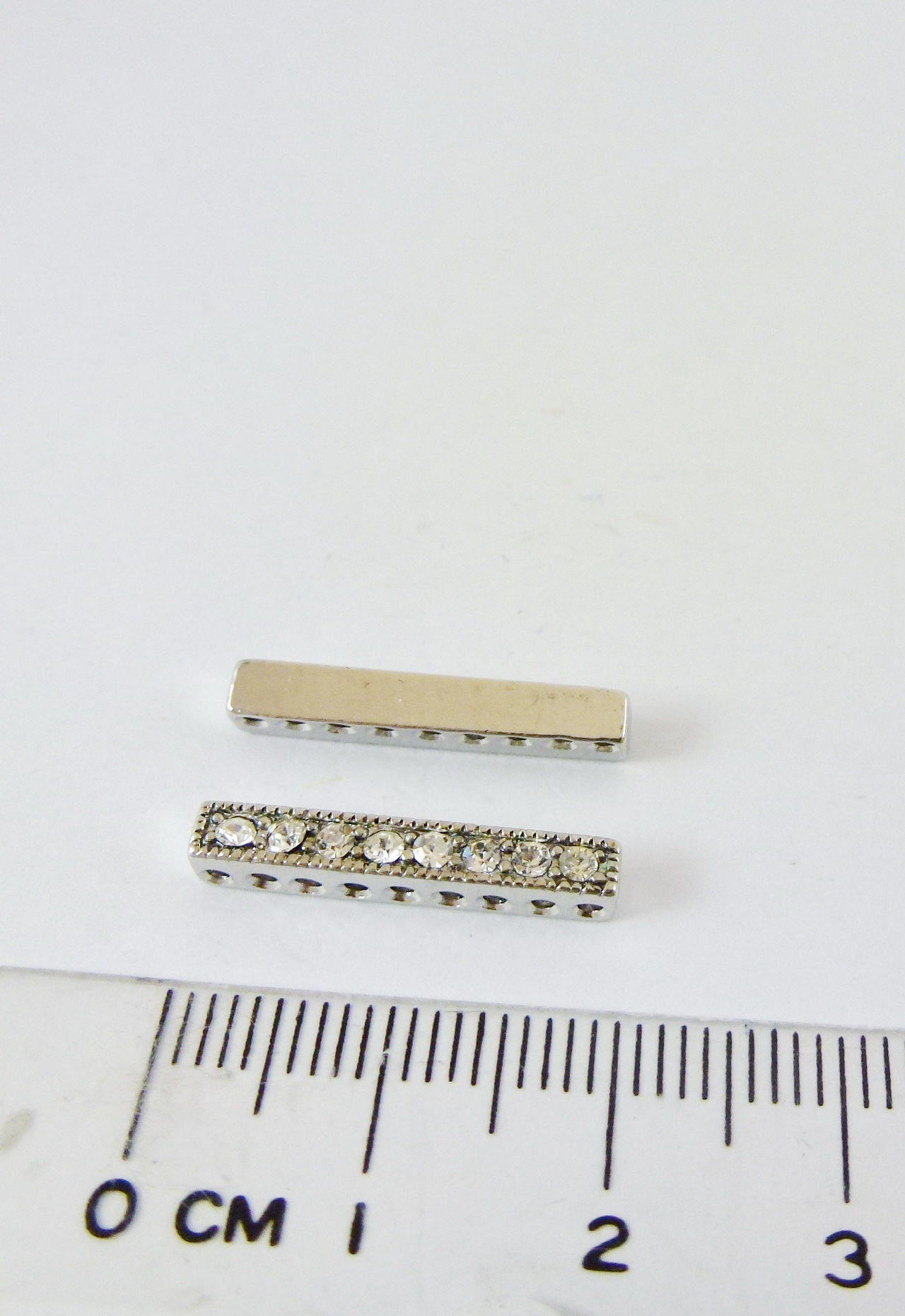 銅鍍正白K色九孔鑲鑽隔飾