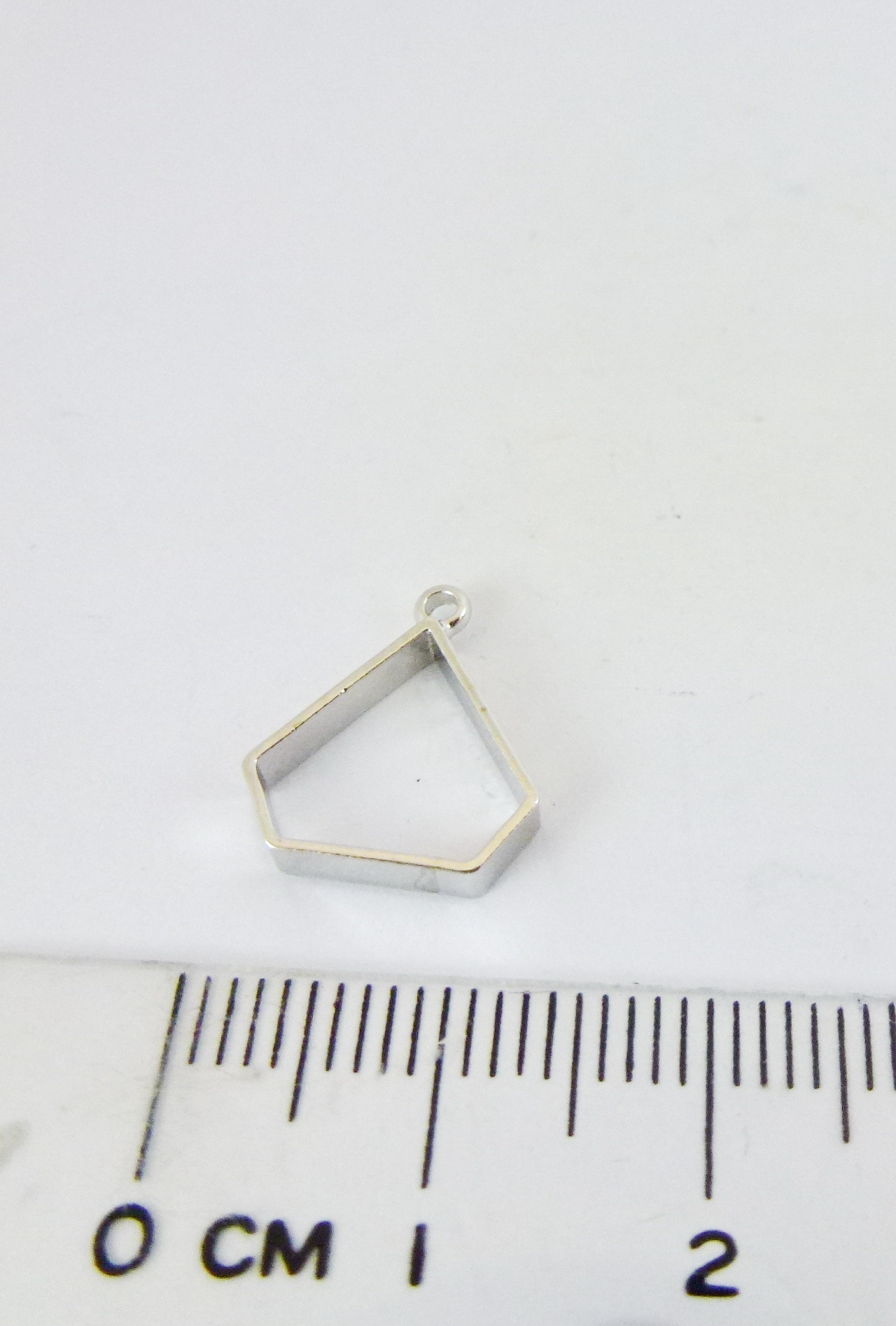 12MM銅鍍正白K單孔五邊形框
