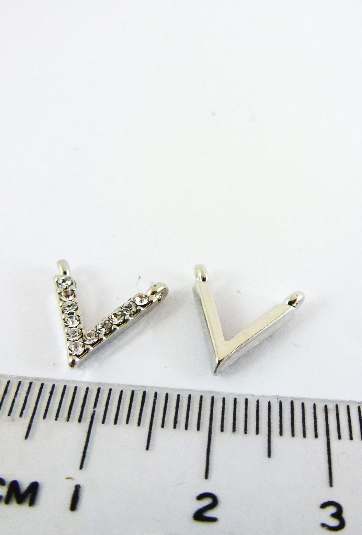 10MM銅鍍正白K雙孔鑲鑽V字