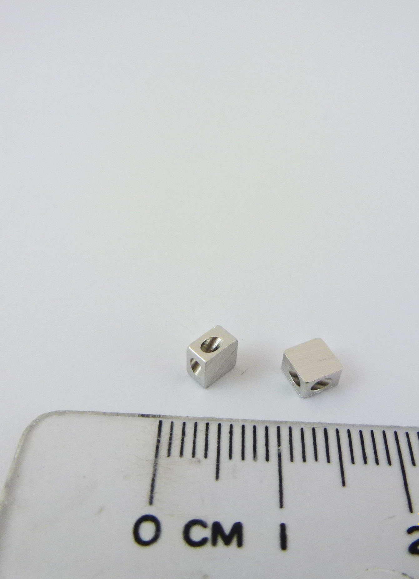 4MM銅鍍霧銀直洞正方形