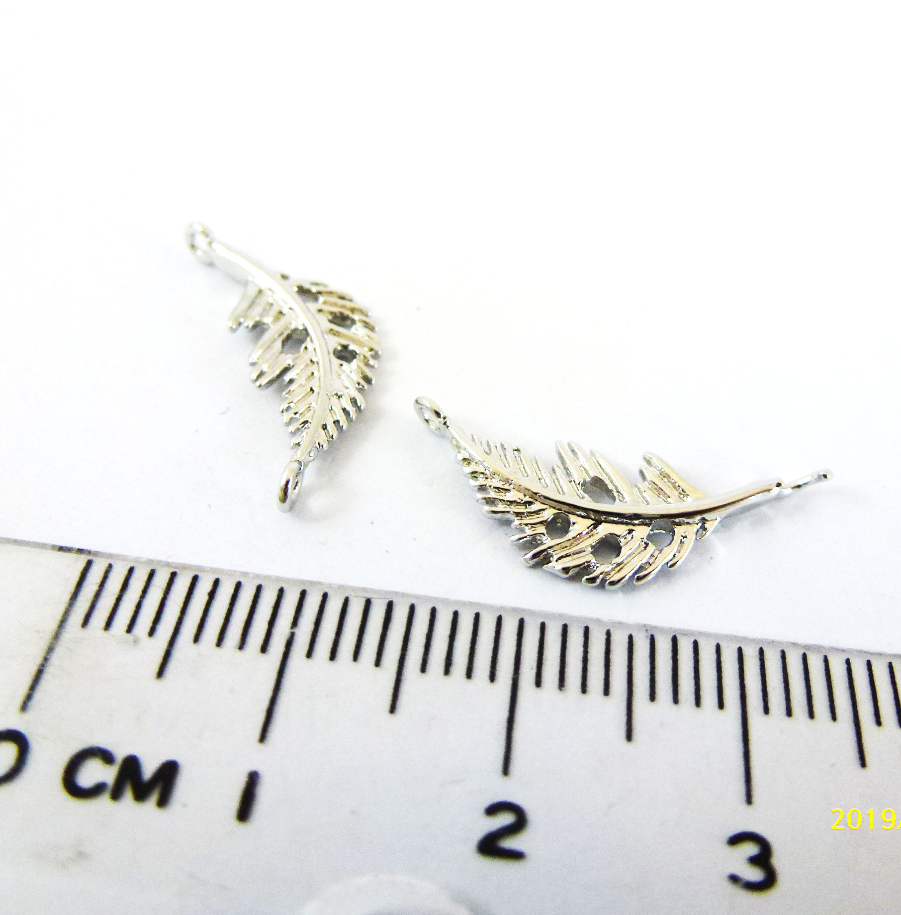 18MM銅鍍正白K雙孔打孔葉子