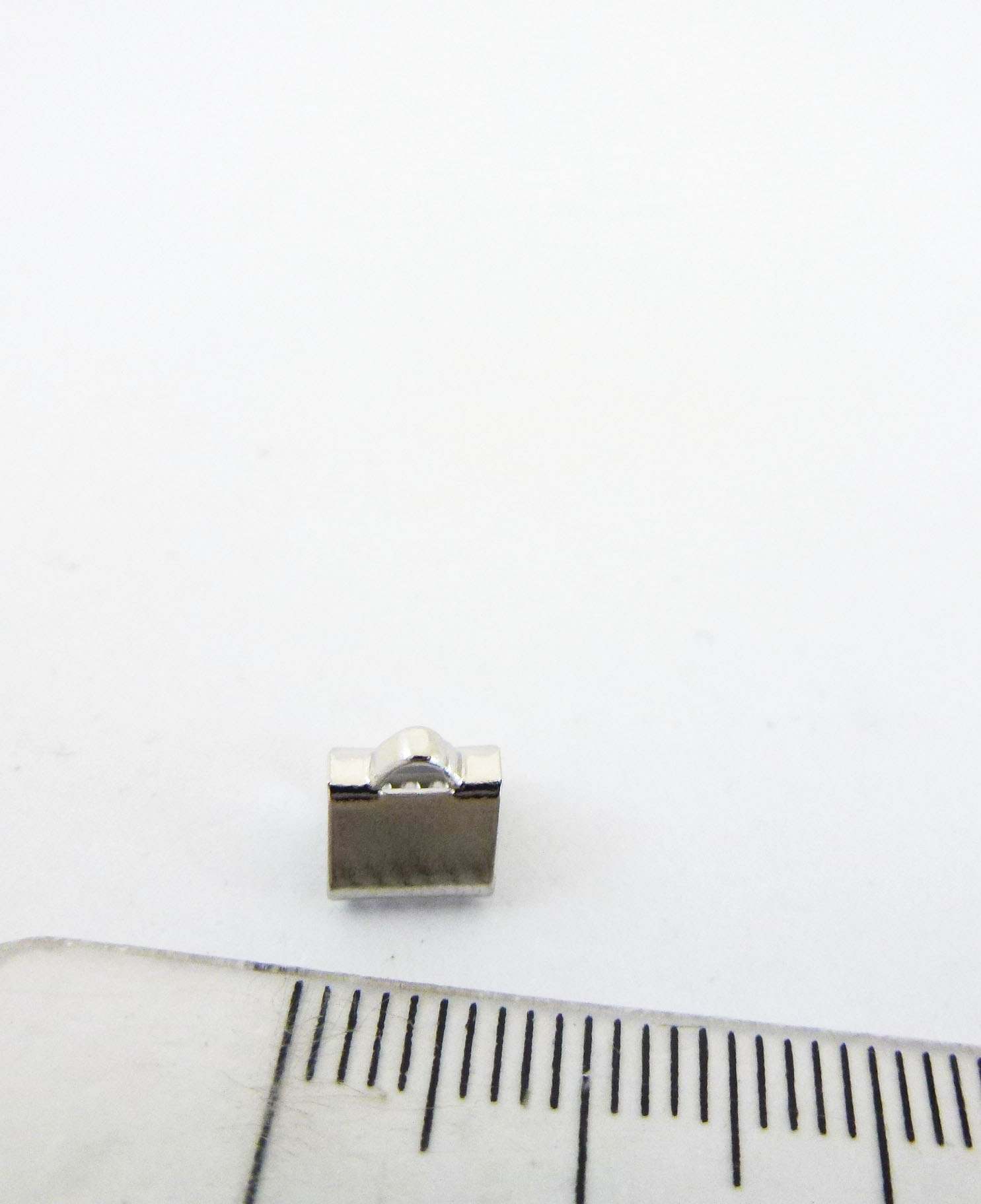 銅鍍正白K色扁繩夾山-6mm