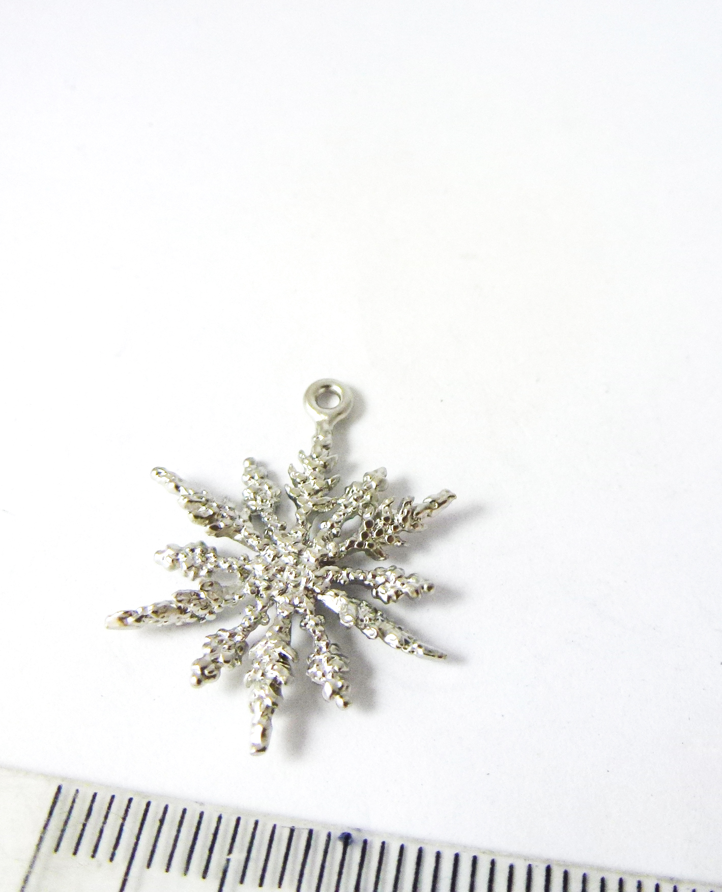 22mm銅鍍霧銀單孔放射狀雪花